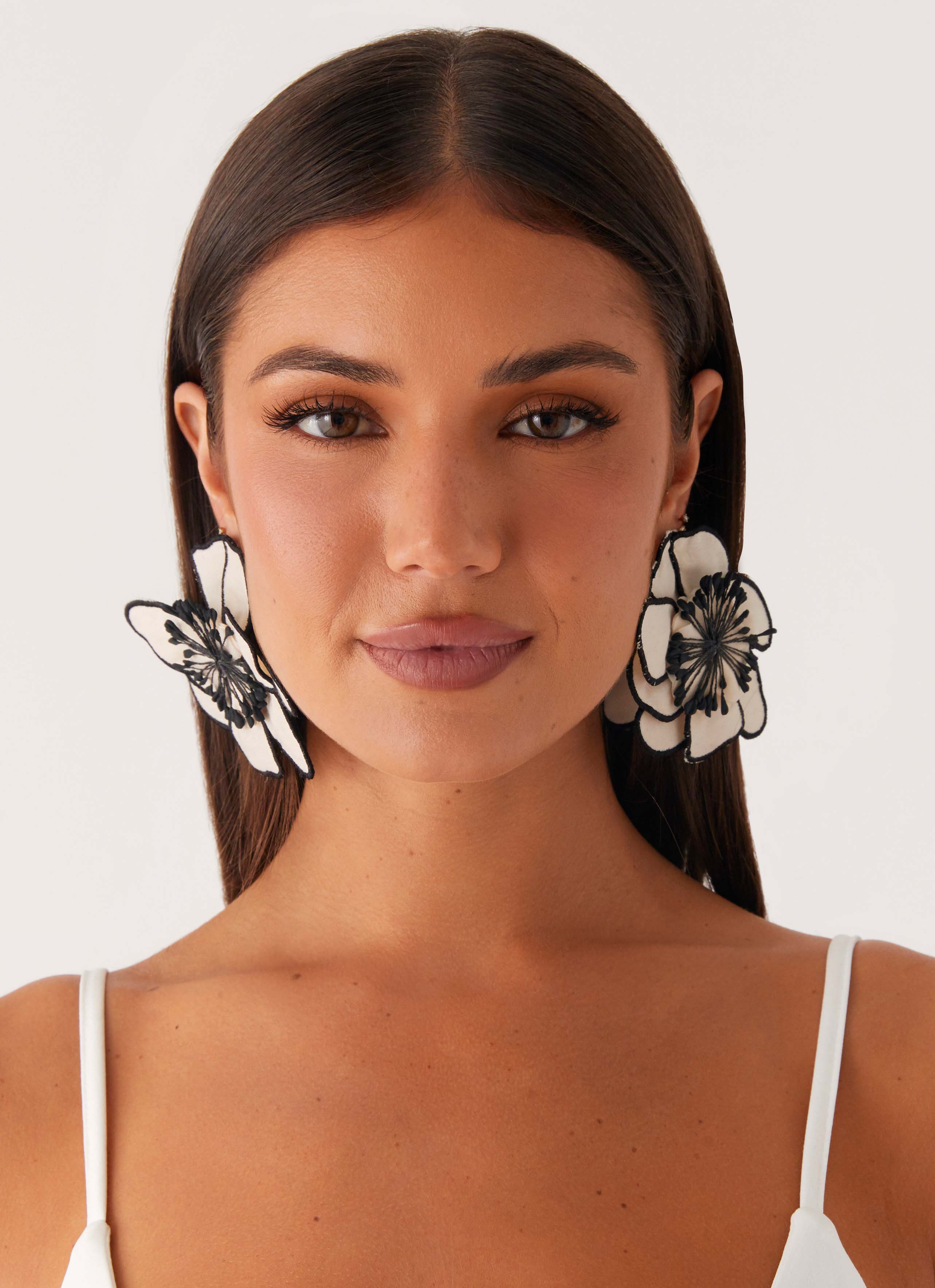 Toria Flower Earrings - Ivory - Image 4